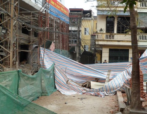 Đứt cáp cẩu tháp, 1 người qua đường thiệt mạng - ảnh 1