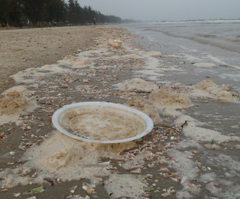 Nghỉ lễ, phát hoảng với rác thải ngập tràn bãi biển Trà Cổ - ảnh 3