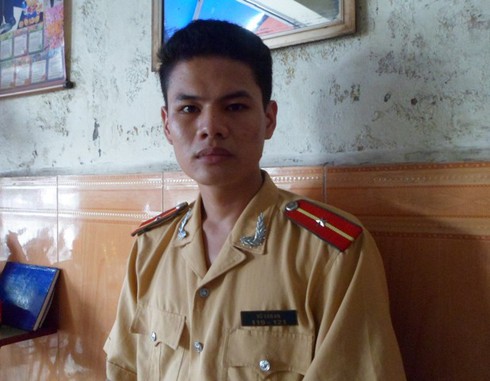 Anh CSGT trẻ cương quyết không nhận hối lộ - ảnh 1