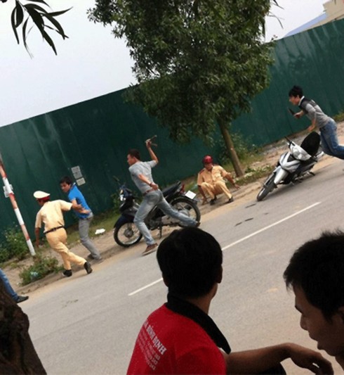 “Găm” ma túy trong người còn đá CSGT để bỏ chạy - ảnh 1