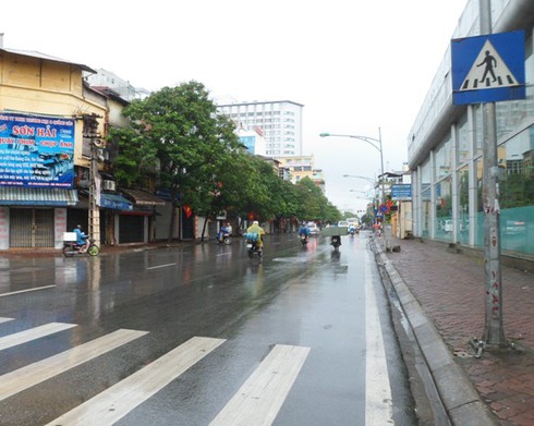 Nghỉ Tết Độc lập 3 ngày đường phố Hà Nội vắng người qua lại - ảnh 2