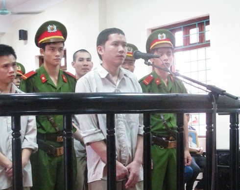 Cận cảnh 8 bị cáo vụ “quan tài diễu phố” tại phiên xử sơ thẩm - ảnh 9