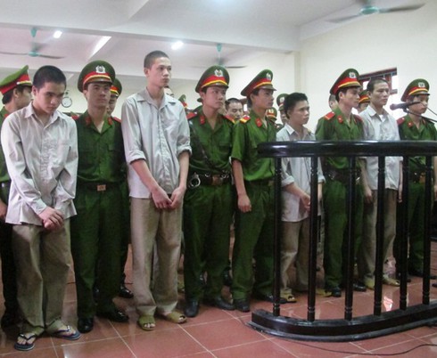 Cận cảnh 8 bị cáo vụ “quan tài diễu phố” tại phiên xử sơ thẩm - ảnh 1