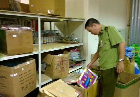 Hà Nội: Thu giữ hàng nghìn sản phẩm tại Công ty Cùng Mua - ảnh 1