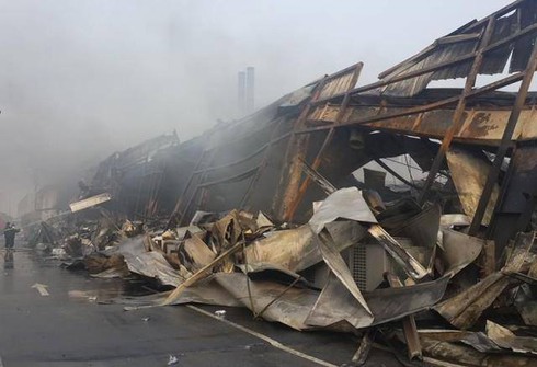 Lửa thiêu rụi xưởng sơn Công ty Mobase Việt Nam - ảnh 2