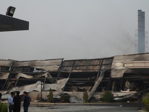 Lửa thiêu rụi xưởng sơn Công ty Mobase Việt Nam - ảnh 1