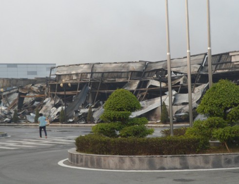 Lửa thiêu rụi xưởng sơn Công ty Mobase Việt Nam - ảnh 7