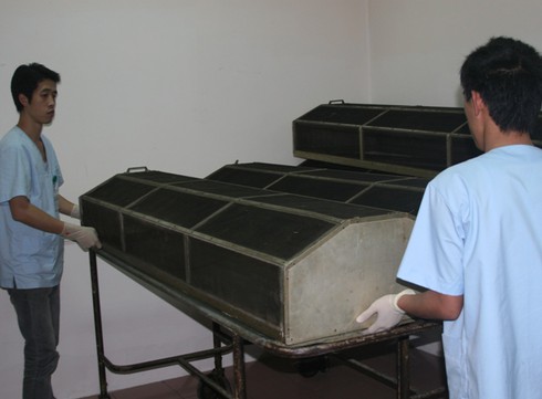 Người “ngủ” cùng xác chết trong bệnh viện - ảnh 1