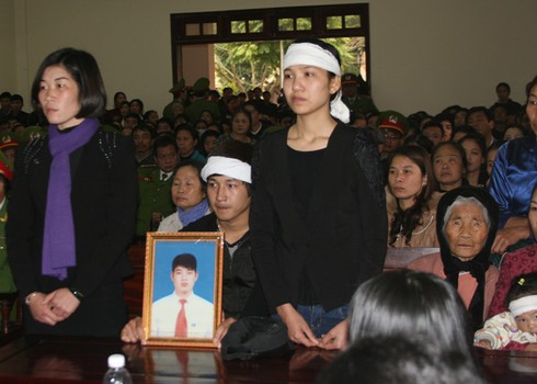 Đang xét xử phúc thẩm vụ “quan tài diễu phố” - ảnh 2