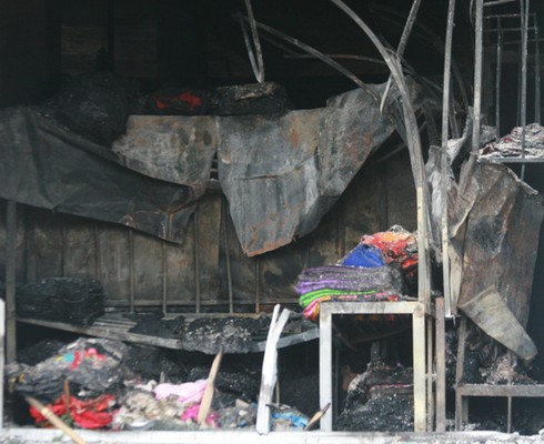 Cháy chợ Phố Hiến: Nước mắt tiểu thương vay lãi, bán nhà mua kiốt - ảnh 12