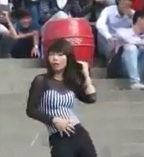 Vụ cô gái nhảy “Sexy love” ở Đền Hùng: Ban quản lý nói gì? - ảnh 1
