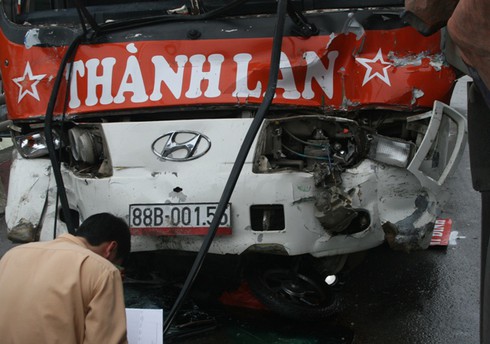 Hà Nội: Xe khách “điên” đâm liên hoàn trên cầu vượt, một người tử vong - ảnh 3