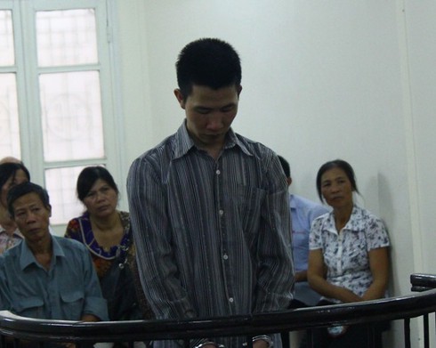 Người cha xuống tay đâm con gái hơn 1 tuổi phải trả giá - ảnh 1