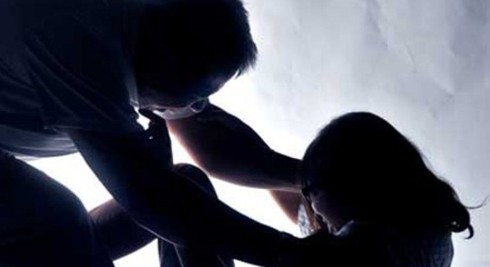 8 giờ tối lẻn vào bóp cổ, cắn cô gái suýt chết để cướp của - ảnh 1