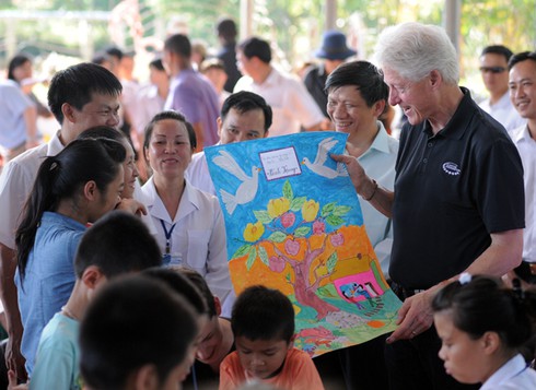 Một ngày làm việc của cựu Tổng thống Mỹ Bill Clinton tại Việt Nam - ảnh 9