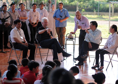 Một ngày làm việc của cựu Tổng thống Mỹ Bill Clinton tại Việt Nam - ảnh 10