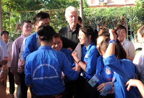 Một ngày làm việc của cựu Tổng thống Mỹ Bill Clinton tại Việt Nam - ảnh 14