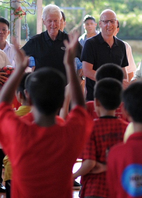 Một ngày làm việc của cựu Tổng thống Mỹ Bill Clinton tại Việt Nam - ảnh 15