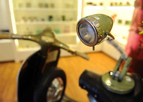 Không gian đồ chơi 'độc' cho dân mê xe Vespa Hà Nội - ảnh 2