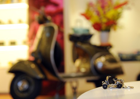 Không gian đồ chơi 'độc' cho dân mê xe Vespa Hà Nội - ảnh 7