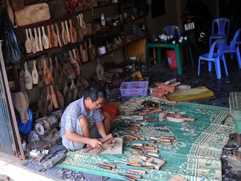 Nhộn nhịp làng làm khuôn bánh Trung Thu truyền thống của Hà Nội - ảnh 1