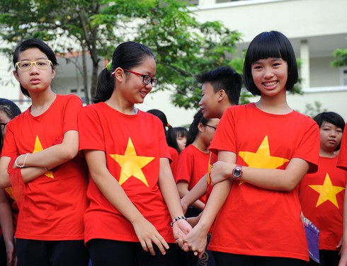 Lễ khai giảng đặc biệt ở trường Lương Thế Vinh: Đỏ rực cờ sao - ảnh 10