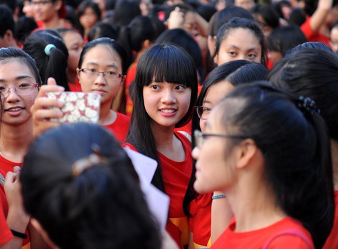 Lễ khai giảng đặc biệt ở trường Lương Thế Vinh: Đỏ rực cờ sao - ảnh 11