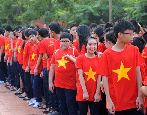 Lễ khai giảng đặc biệt ở trường Lương Thế Vinh: Đỏ rực cờ sao - ảnh 3