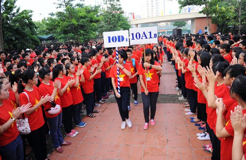 Lễ khai giảng đặc biệt ở trường Lương Thế Vinh: Đỏ rực cờ sao - ảnh 4