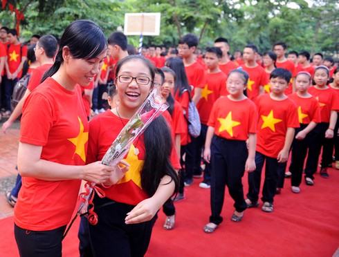 Lễ khai giảng đặc biệt ở trường Lương Thế Vinh: Đỏ rực cờ sao - ảnh 6