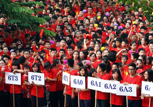 Lễ khai giảng đặc biệt ở trường Lương Thế Vinh: Đỏ rực cờ sao - ảnh 7