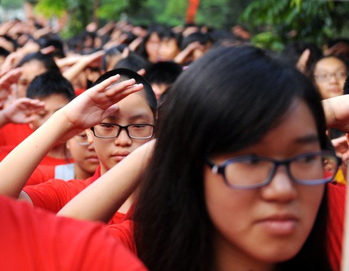 Lễ khai giảng đặc biệt ở trường Lương Thế Vinh: Đỏ rực cờ sao - ảnh 8