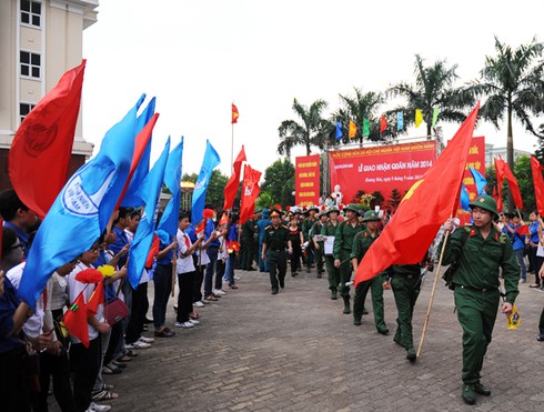 Hà Nội tiễn hàng nghìn thanh niên nhập ngũ - ảnh 10