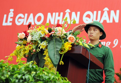 Hà Nội tiễn hàng nghìn thanh niên nhập ngũ - ảnh 9