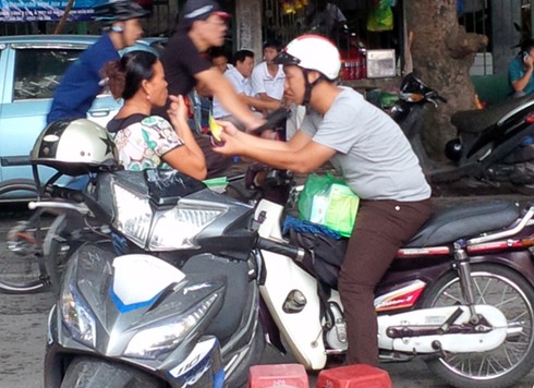 Bán kết AFF U19 Cup 2014: Vé chợ đen tăng gấp gần 10 lần giá gốc - ảnh 7