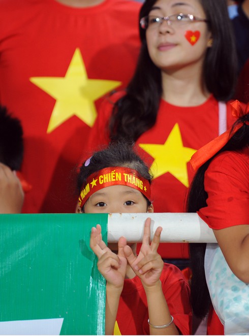 Những cổ động viên nhí của đội tuyển U19 Việt Nam - ảnh 6