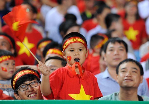 Những cổ động viên nhí của đội tuyển U19 Việt Nam - ảnh 7
