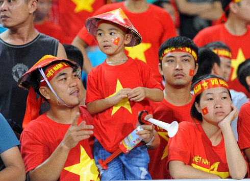 Những cổ động viên nhí của đội tuyển U19 Việt Nam - ảnh 8