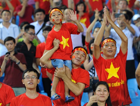 Những cổ động viên nhí của đội tuyển U19 Việt Nam - ảnh 10