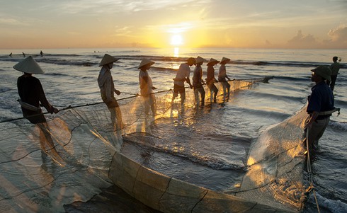 Sáng sớm trên biển Tĩnh Gia - ảnh 1