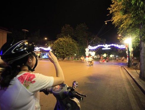 Hà Nội lộng lẫy chào đón 60 năm ngày giải phóng Thủ đô 10/10 - ảnh 10