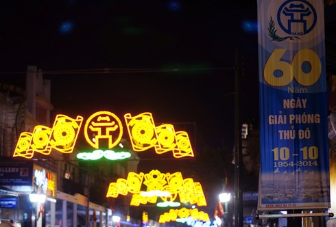 Hà Nội lộng lẫy chào đón 60 năm ngày giải phóng Thủ đô 10/10 - ảnh 4