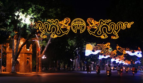 Hà Nội lộng lẫy chào đón 60 năm ngày giải phóng Thủ đô 10/10 - ảnh 7