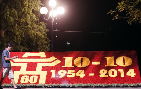 Hà Nội lộng lẫy chào đón 60 năm ngày giải phóng Thủ đô 10/10 - ảnh 9