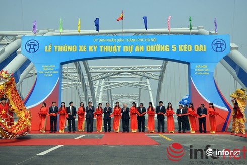 Thông xe cầu Đông Trù - cây cầu rộng nhất cả nước nối vào Quốc lộ 5 - ảnh 1