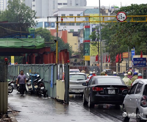 Vì sao tắc nghẽn thành chuyện thường trên đường Nguyễn Trãi? - ảnh 12