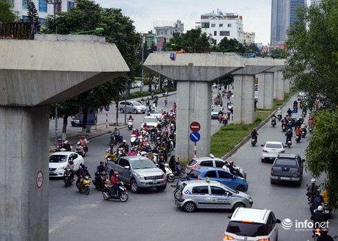 Vì sao tắc nghẽn thành chuyện thường trên đường Nguyễn Trãi? - ảnh 2
