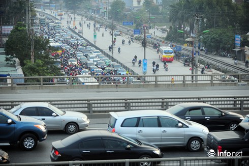 Người dân mệt mỏi trở lại Thủ đô sau kỳ nghỉ Tết Dương lịch dài - ảnh 10