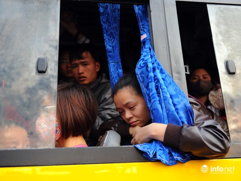 Người dân mệt mỏi trở lại Thủ đô sau kỳ nghỉ Tết Dương lịch dài - ảnh 6