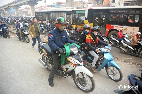 Khốn khổ đi qua ngã tư lớn nhất Thủ đô - ảnh 3